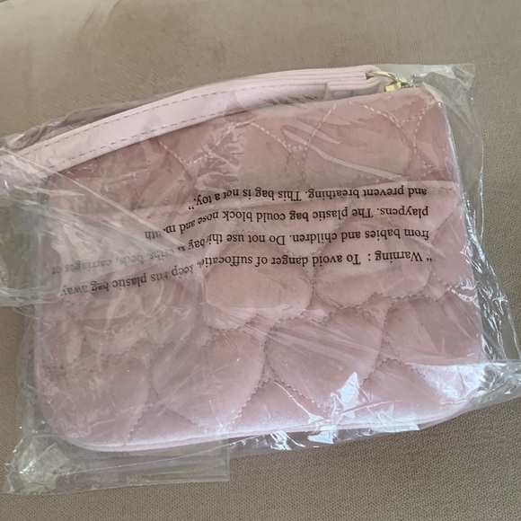 NWT Betsey Johnson Pouch/Wristlet in Blush/Multi - Picture 2 of 2